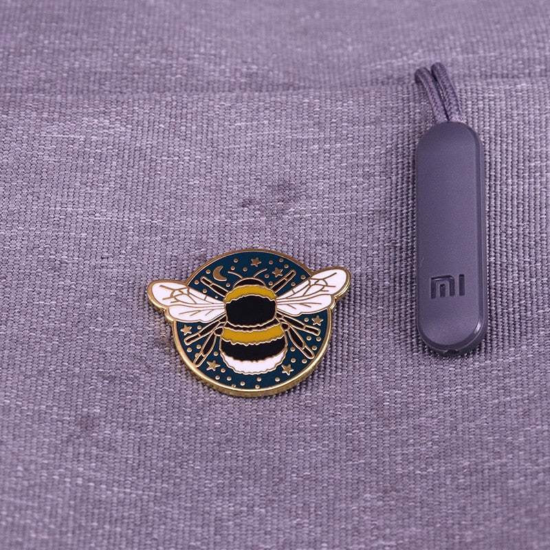 Bumblebee Pro Feminist pin - FeministASP